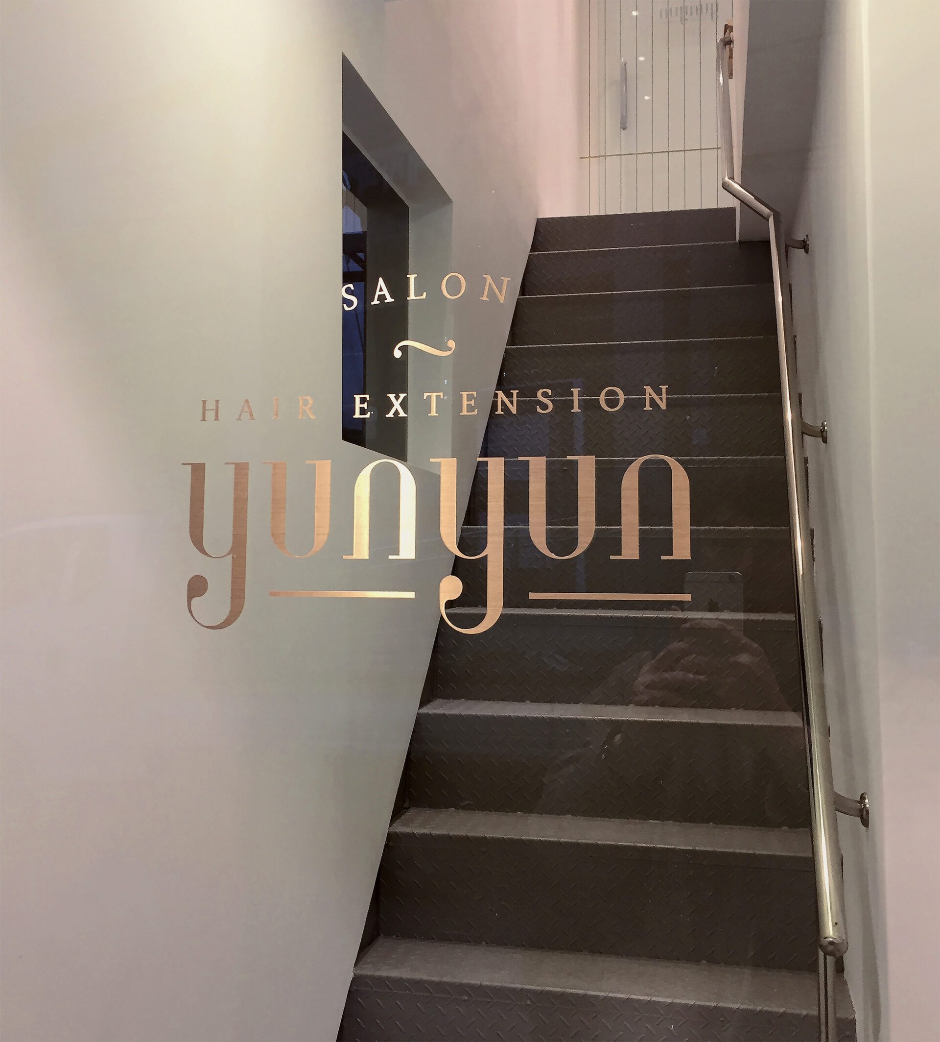 yunyun-salon logo sign