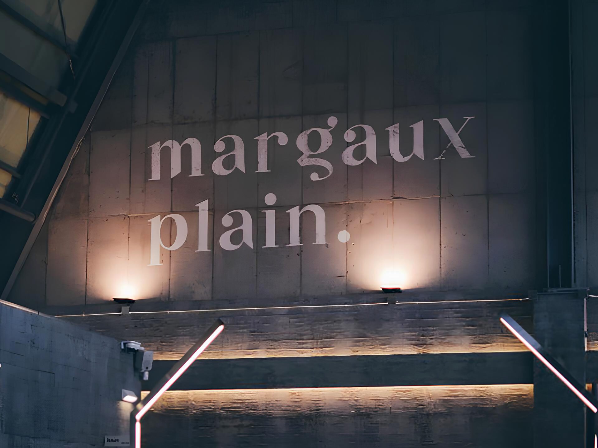Margaux-plain signage